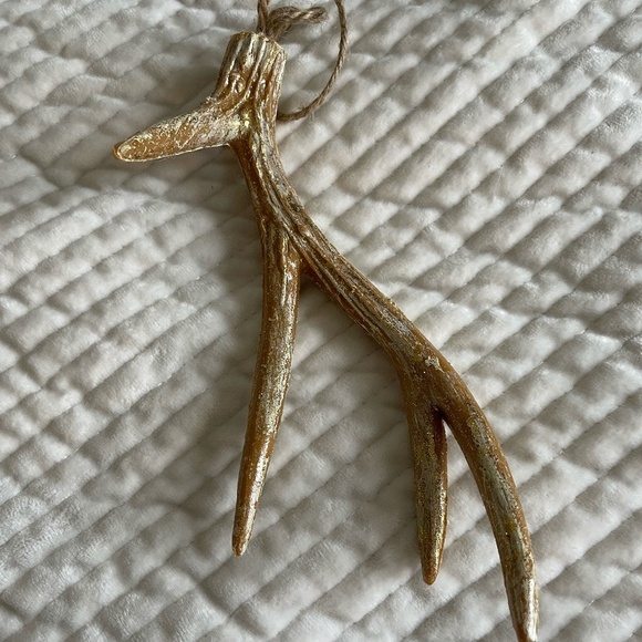 LOT OF 4 RESIN SHATTER PROOF DEER ANTLERS APPROX 9" - Picture 2 of 10